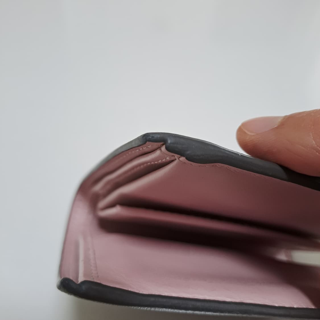 [100%/정품] 프라다 사피아노 스무스 레더 회색,핑크 지갑 상품이미지6