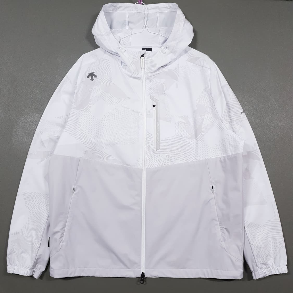 새제품급) 데상트 최신형 24ss 터프 우븐 후드형 투웨이 바람막이 XL 상품이미지2