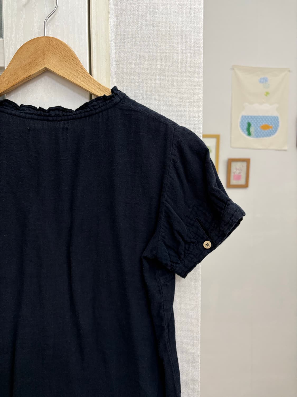 네이비 프릴 반소매 블라우스 상품이미지9