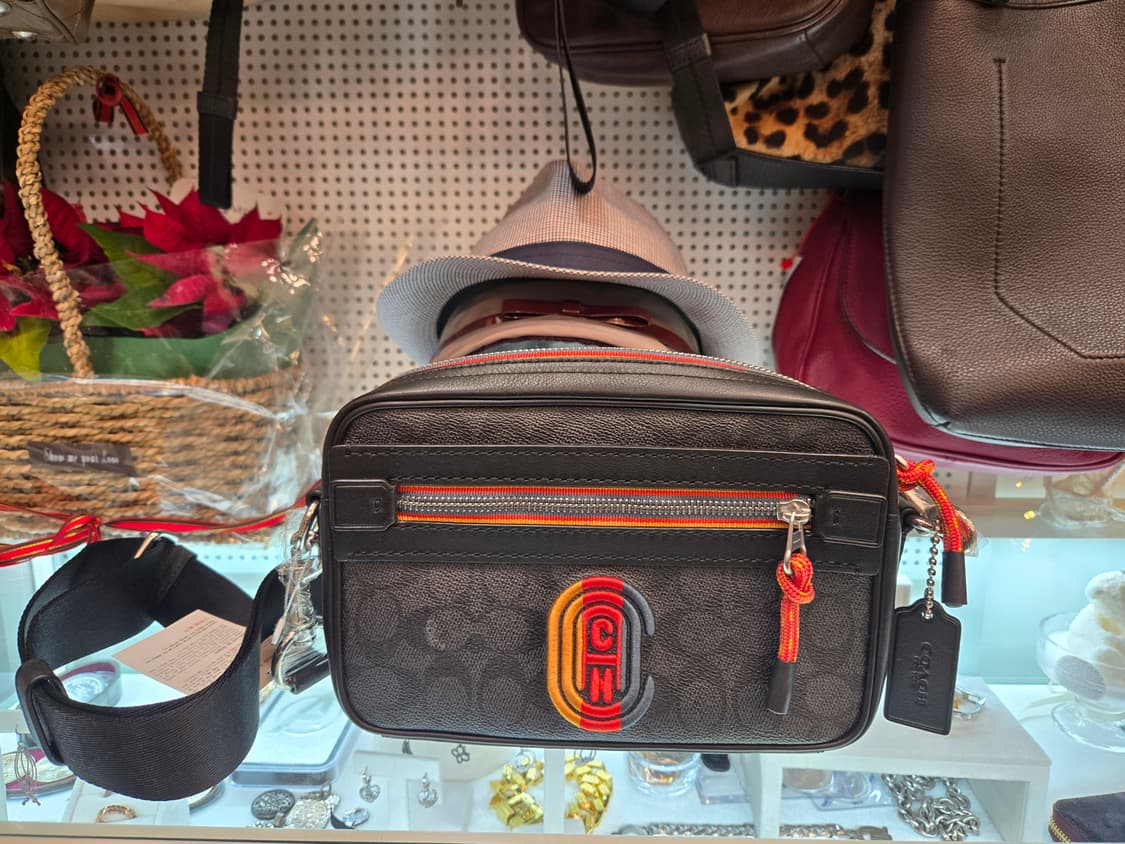 코치(Coach) 시그니처 캔버스 아카데미 크로스바디 백 상품이미지1