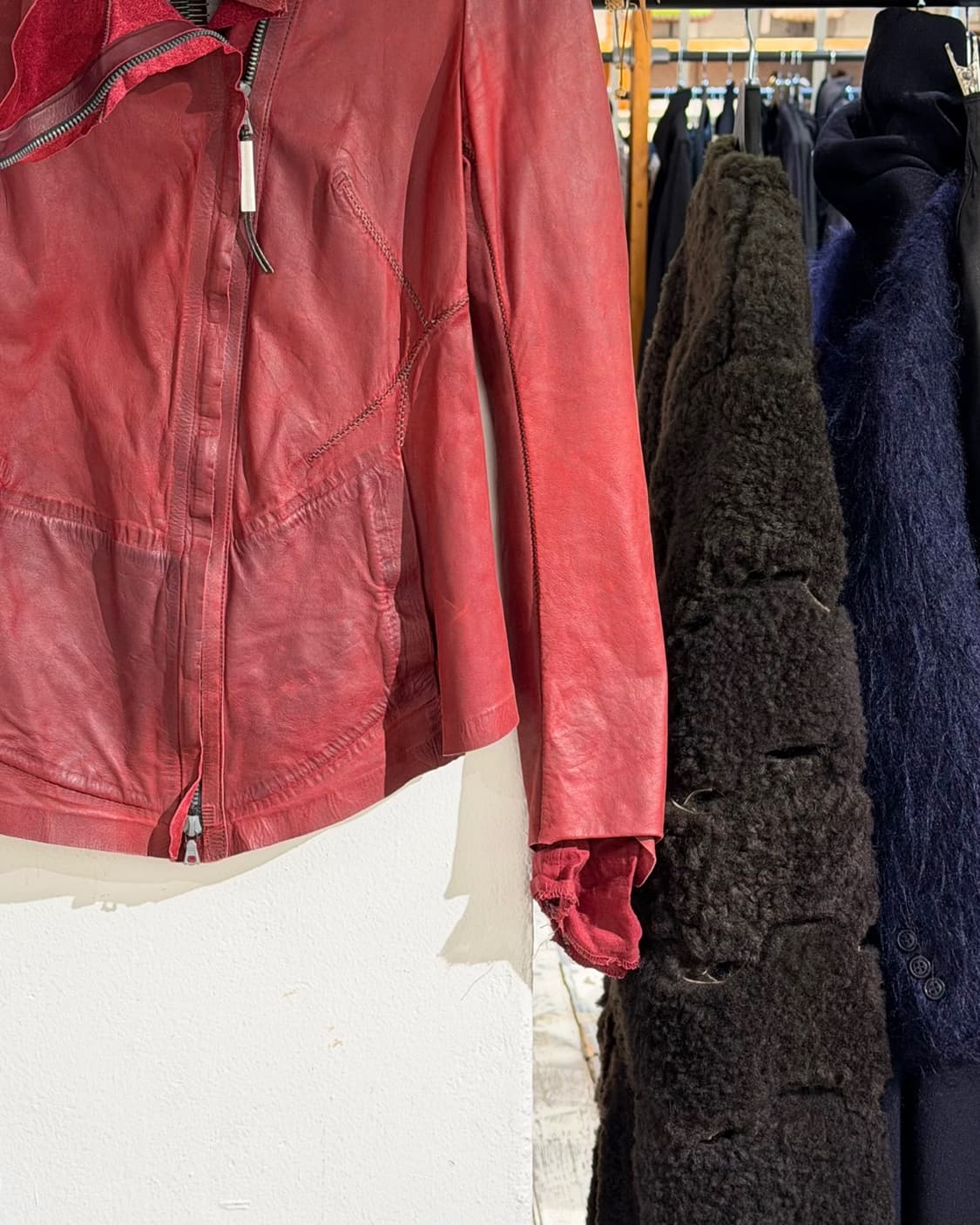 아이작 세럼 레드 하이넥 백지퍼 카우하이드 자켓 상품이미지6