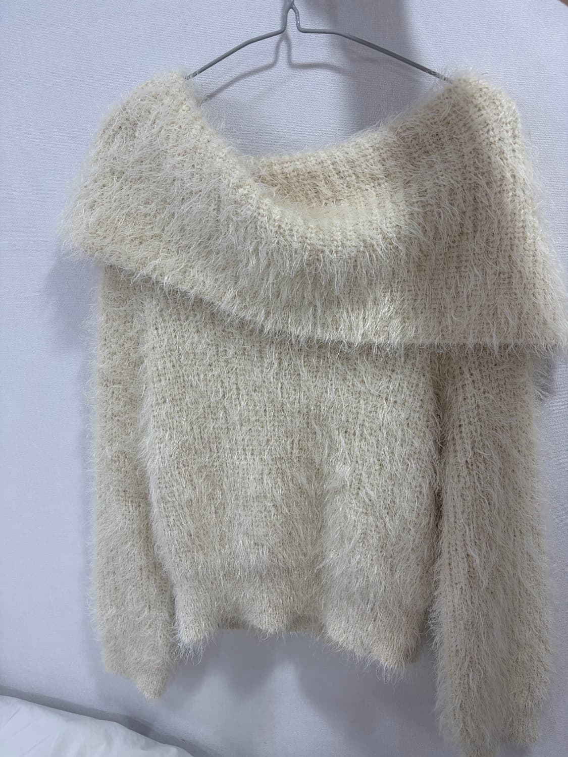 아이보리 오프숄더 니트 상품이미지1