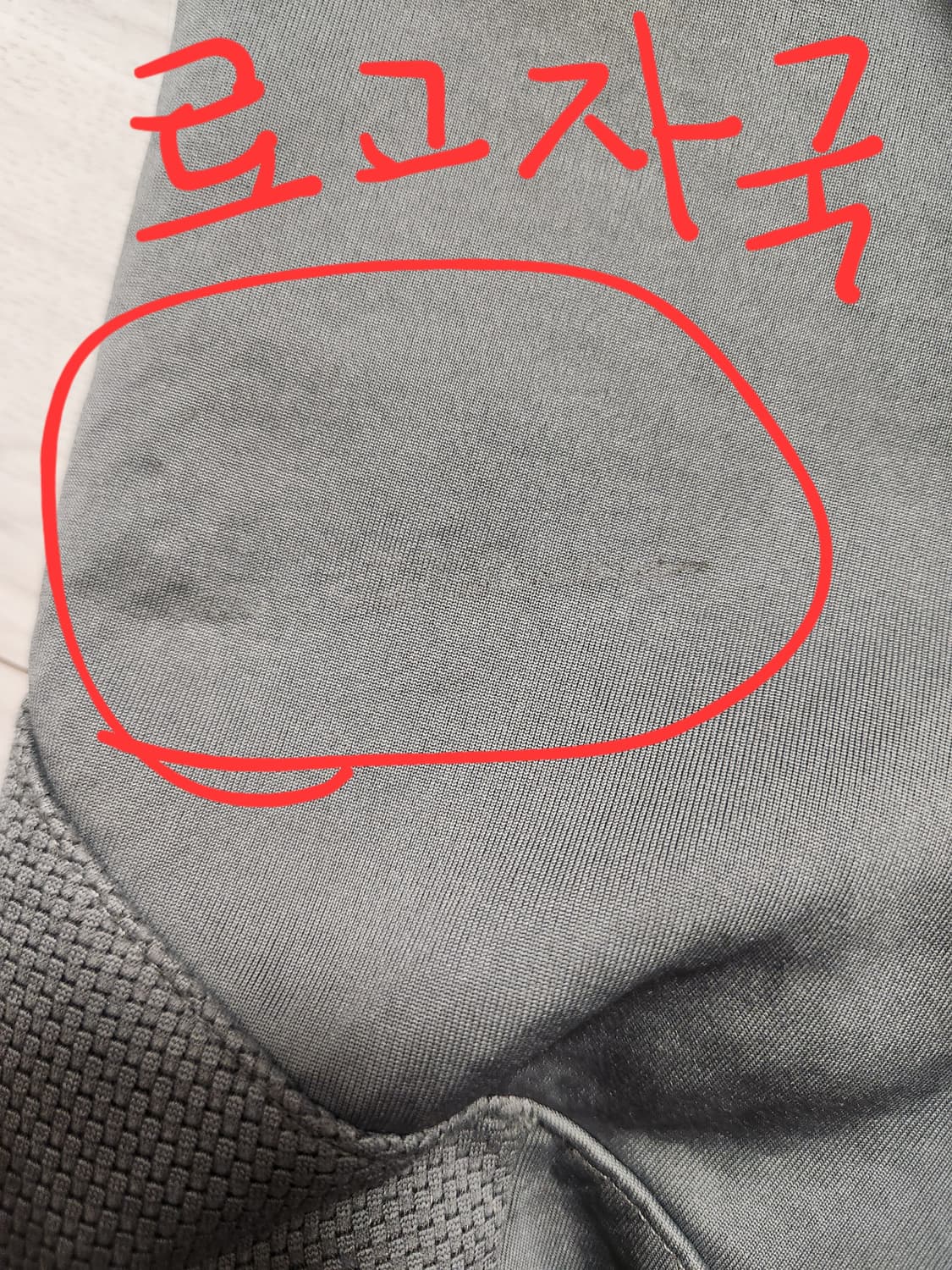 나이키 골드스우시 써마핏 기모 트레이닝 상하의 세트 사이즈L

상의는 오 상품이미지7