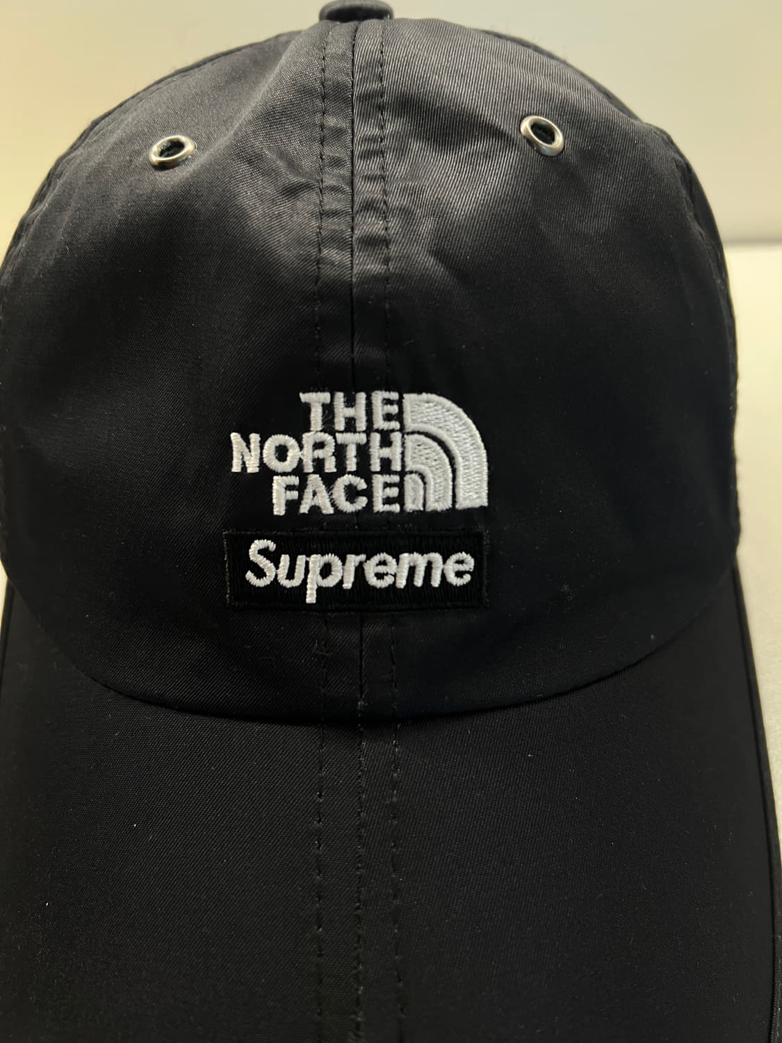 슈프림 x 노스페이스 스플릿 6-패널 블랙 - 24SS 상품이미지5
