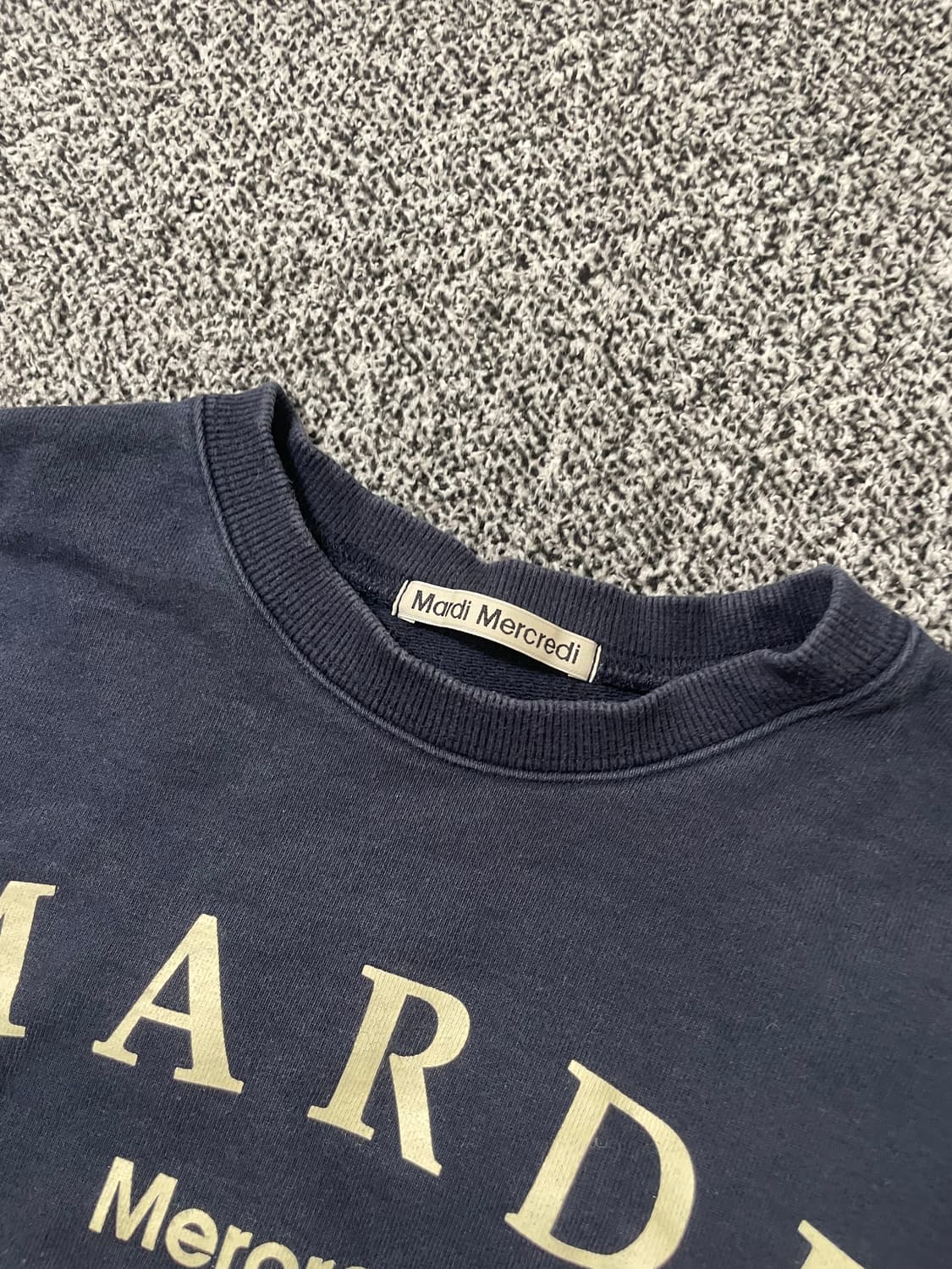 빈티지9. 마르디메크르디 센터 빅 스펠 로고 맨투맨 스웻셔츠 네이비 상품이미지2