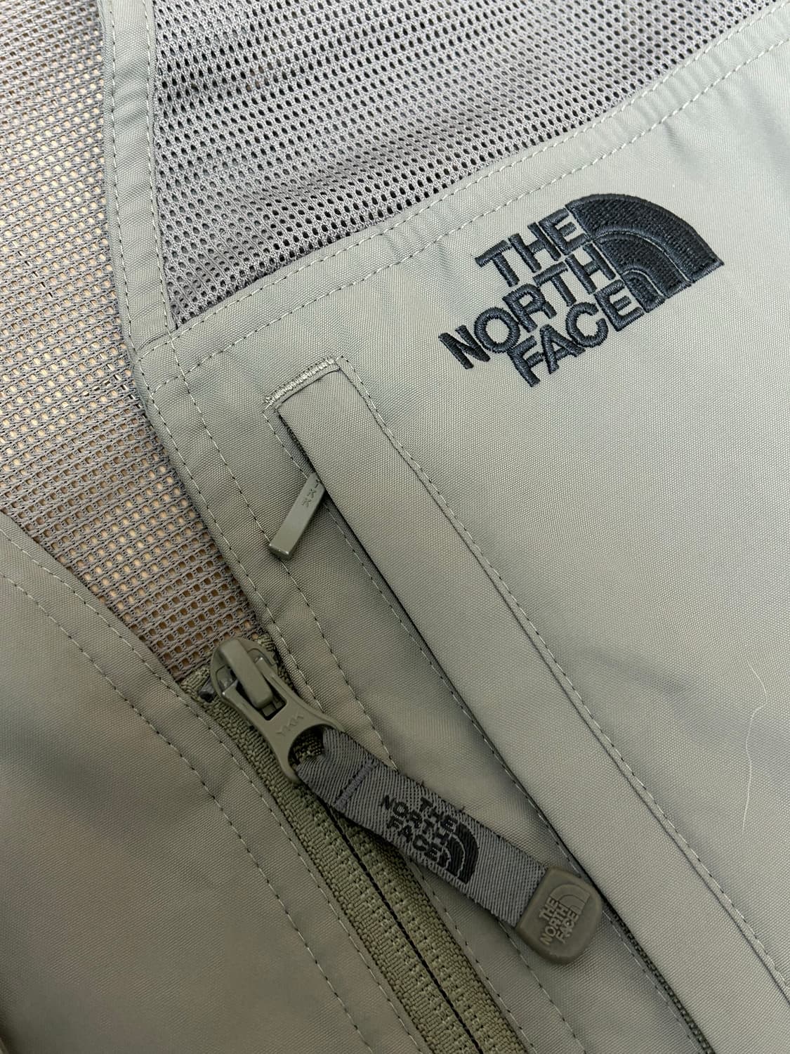 노스페이스 그레이 피싱 포켓 베스트 상품이미지3