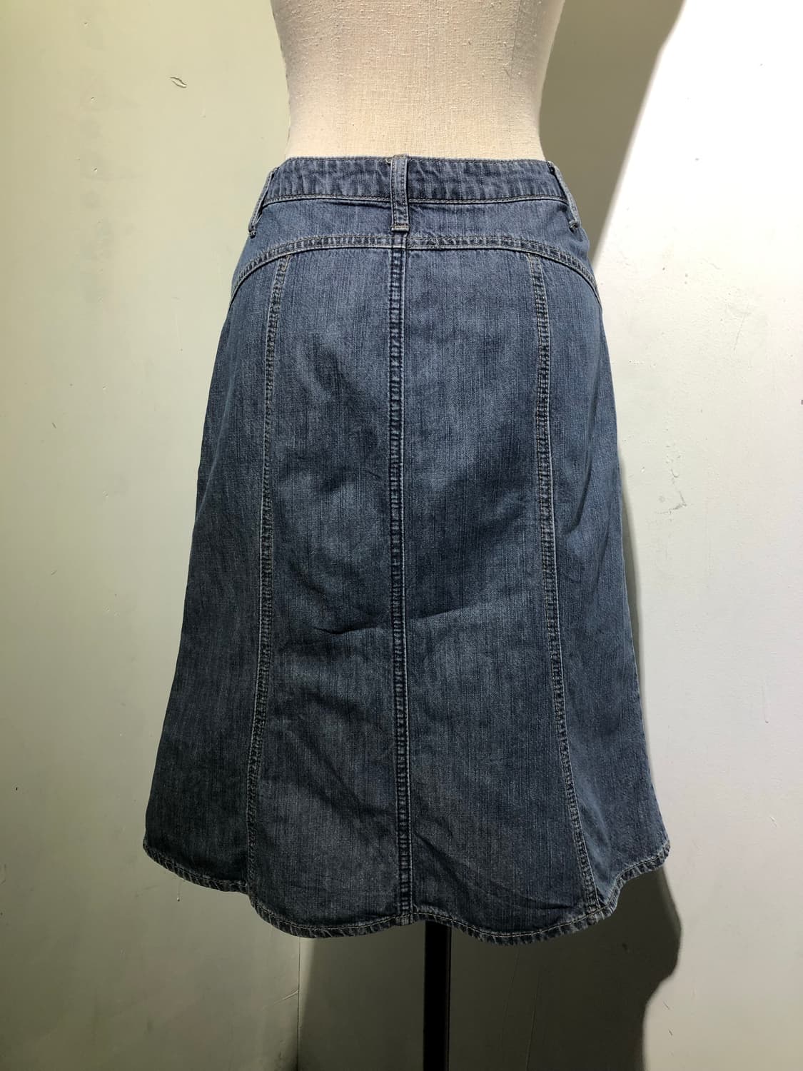 스티치포인트 데님 미디 스커트 상품이미지4