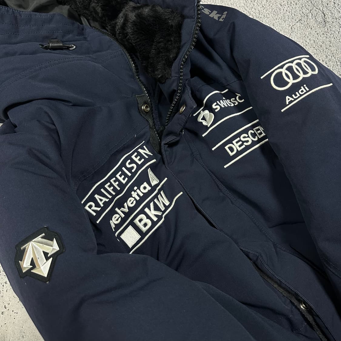 ✨ (바배) 데상트 대장급 스페셜라인 스위스스키팀 미드 덕다운 패딩  상품이미지5