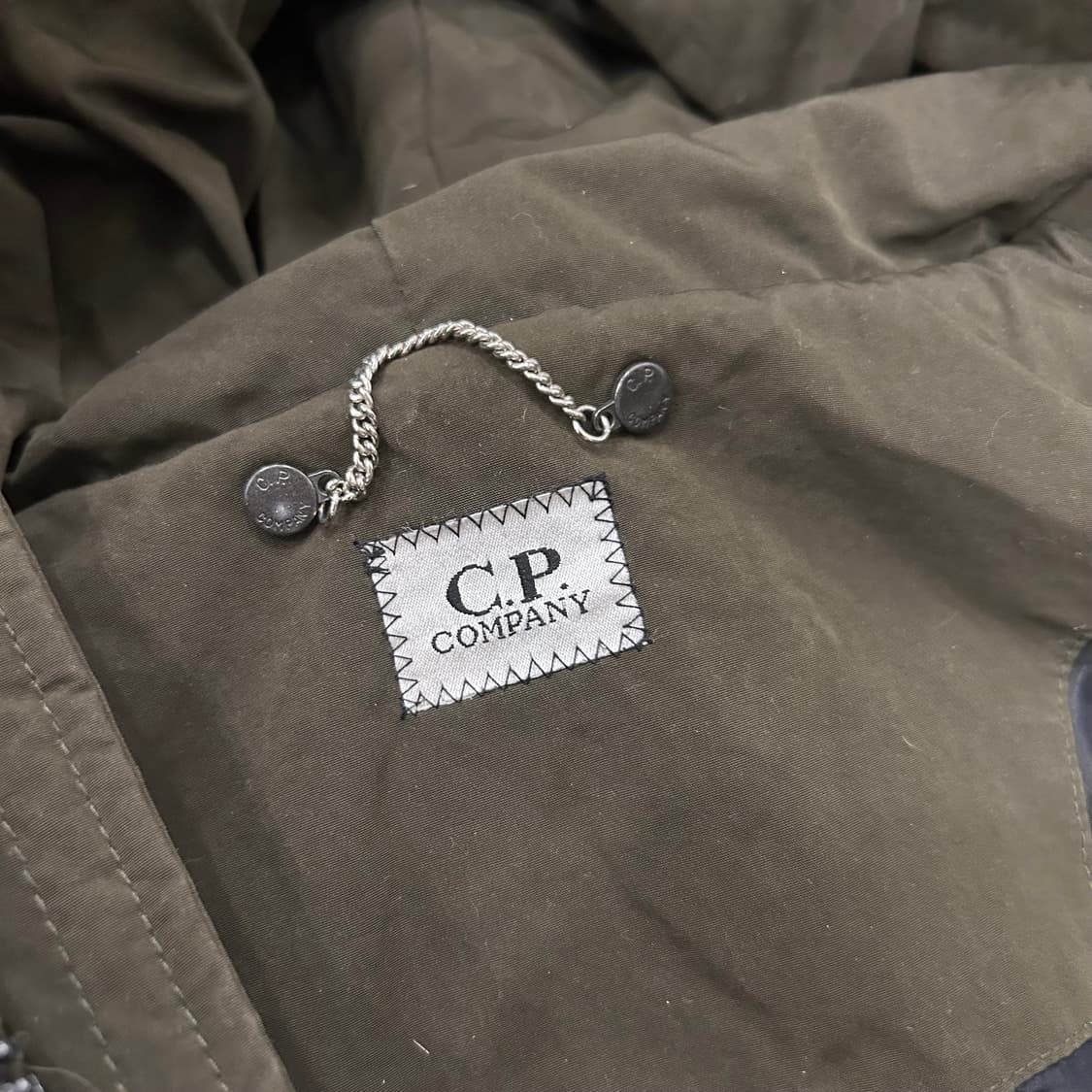 Cp컴퍼니 고글 덕다운 패딩자켓 상품이미지4