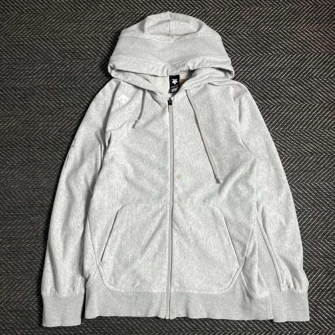 데상트 자수로고 그레이 후드집업o 4918 상품이미지1