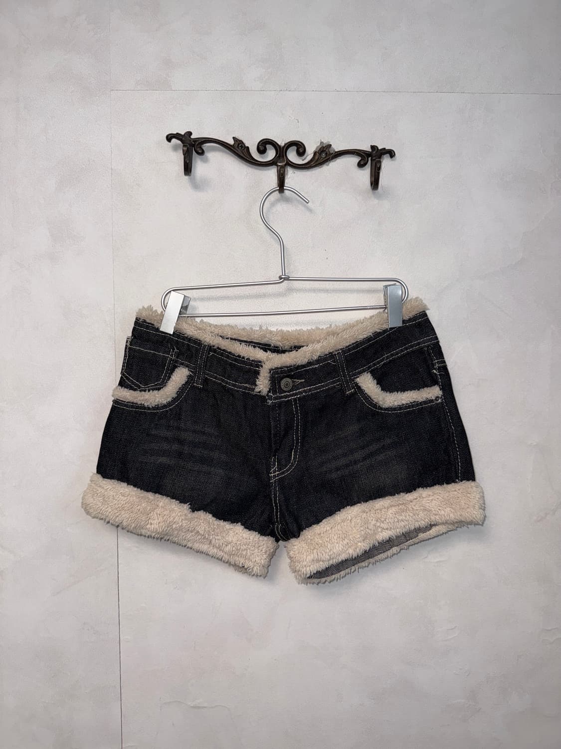 Black denim y2k duffle button fur shorts 상품이미지3