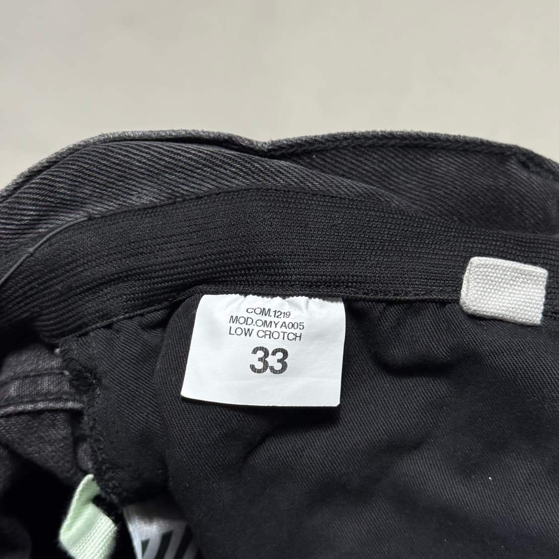 Off-White 개버딘 하이 라이즈 블랙 그레이 워시 데님 팬츠 상품이미지4