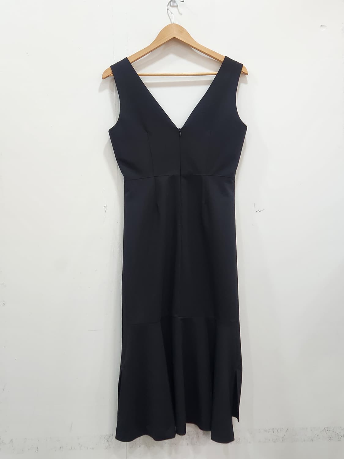 [1] 아이엠리버티 블랙 V넥 슬림핏 원피스 1사이즈 상품이미지5