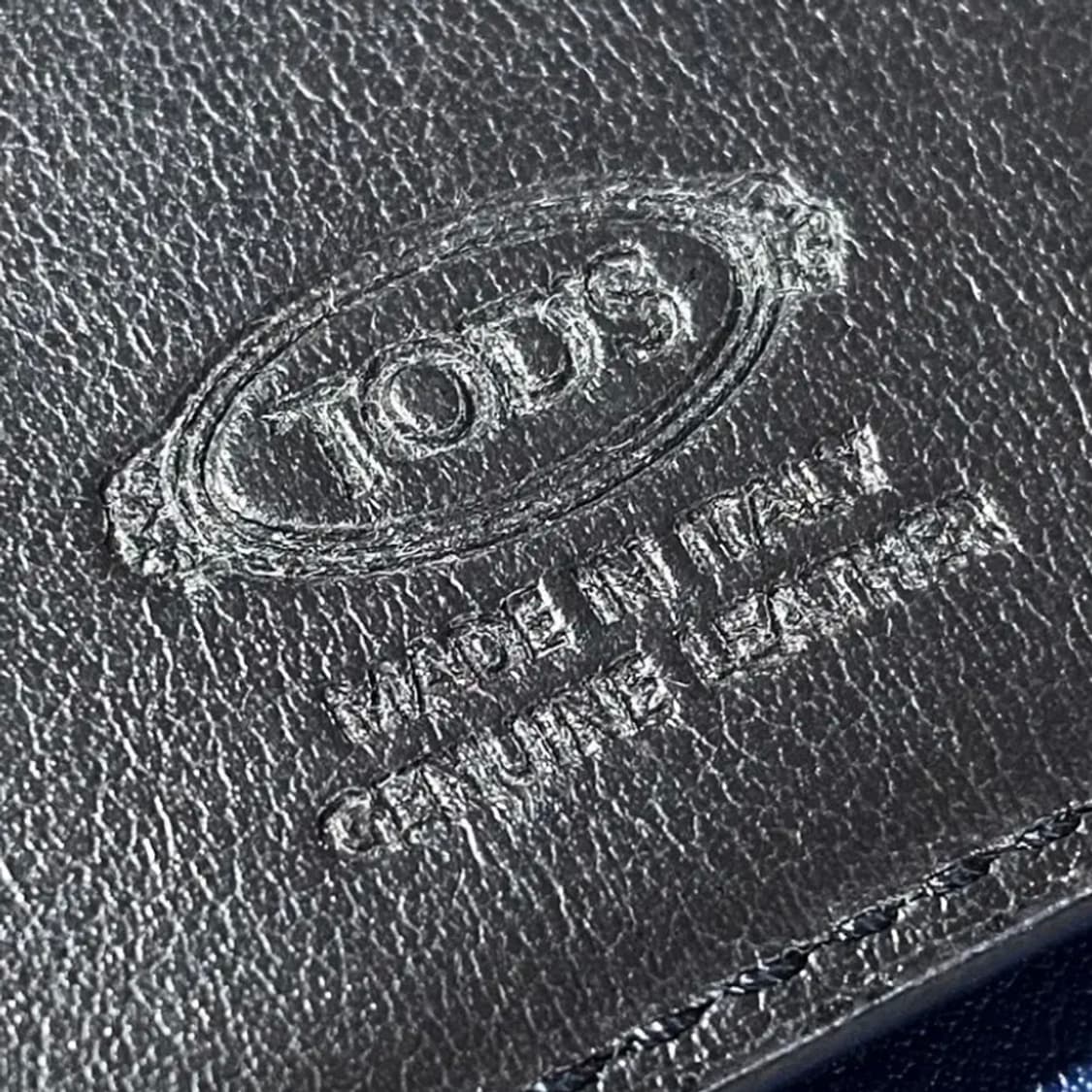 [정품] TOD'S 토즈 타임리스 금장 메탈플레이트 소가죽 카드지갑 상품이미지4