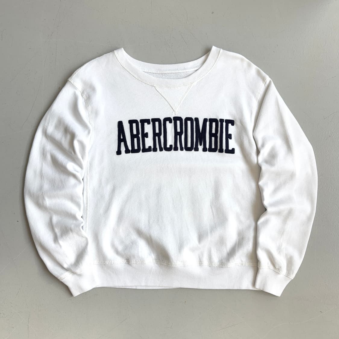 아베크롬비 Y2K 아치로고 맨투맨 화이트 상품이미지2