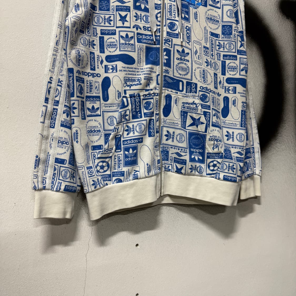 아디다스 로고 풀 패턴 딱붙핏 삼선 집업 후디 상품이미지4