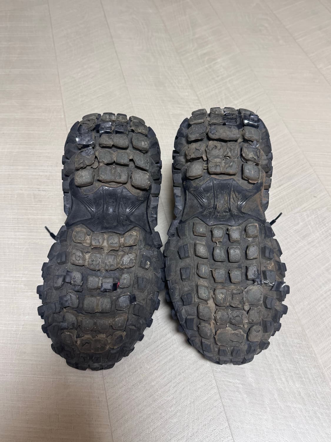 발렌시아가 디펜더 블랙 42 상품이미지5