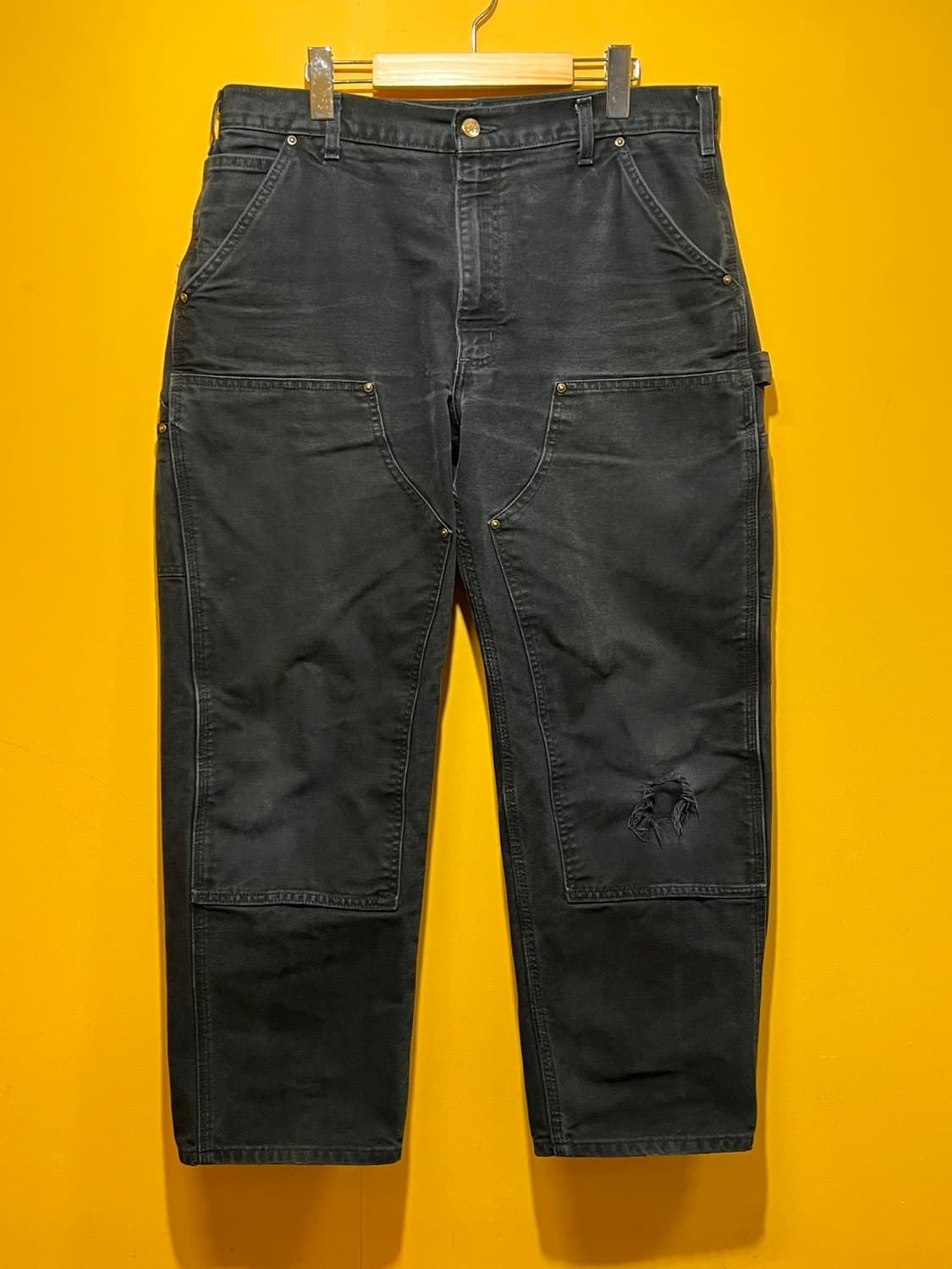 [36x30] 칼하트 더블니 워크팬츠 B136 빈티지 페이드 블랙 상품이미지1