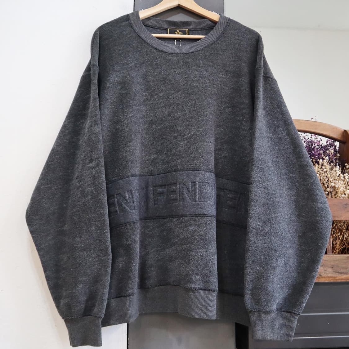 펜디 스펠아웃 차콜 맨투맨 상품이미지1
