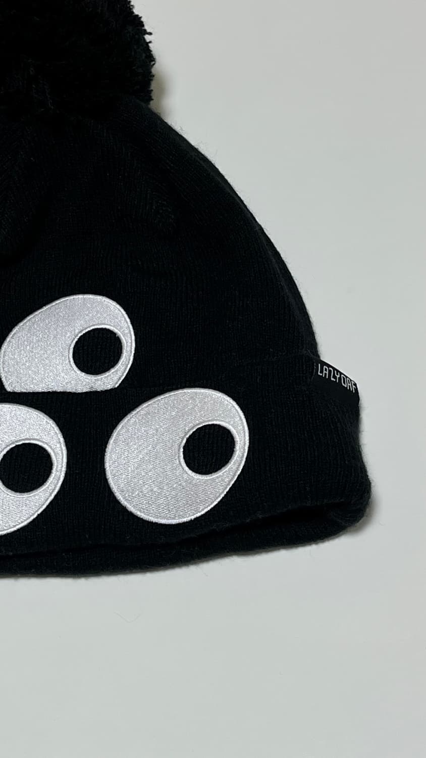 LAZY OAF 눈알 폼폼 비니 블랙 상품이미지2