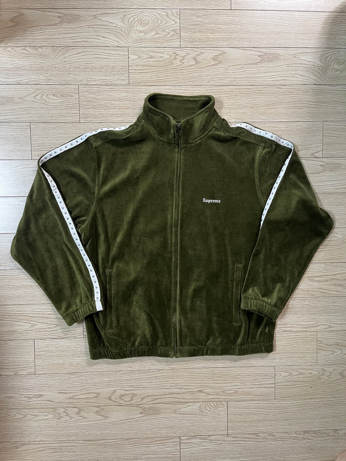 Supreme 22SS Studded Velour Track Jacket 상품이미지1