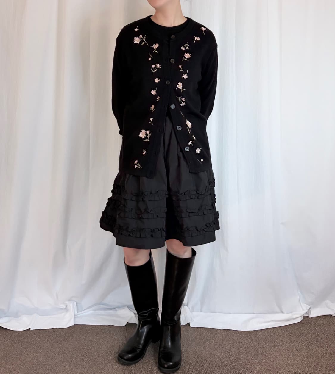 Floral Embroidery Knit Cardigan - Black 상품이미지2
