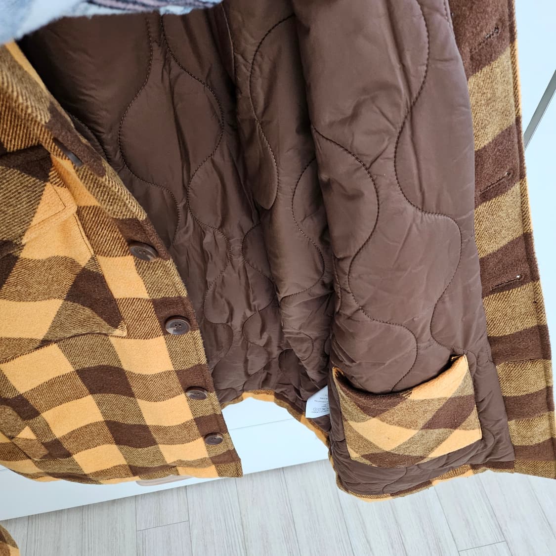 (새상품급) 뉴에라 캐주얼 체크자켓 모직자켓 누빔 열로우 남여공용 M 상품이미지4