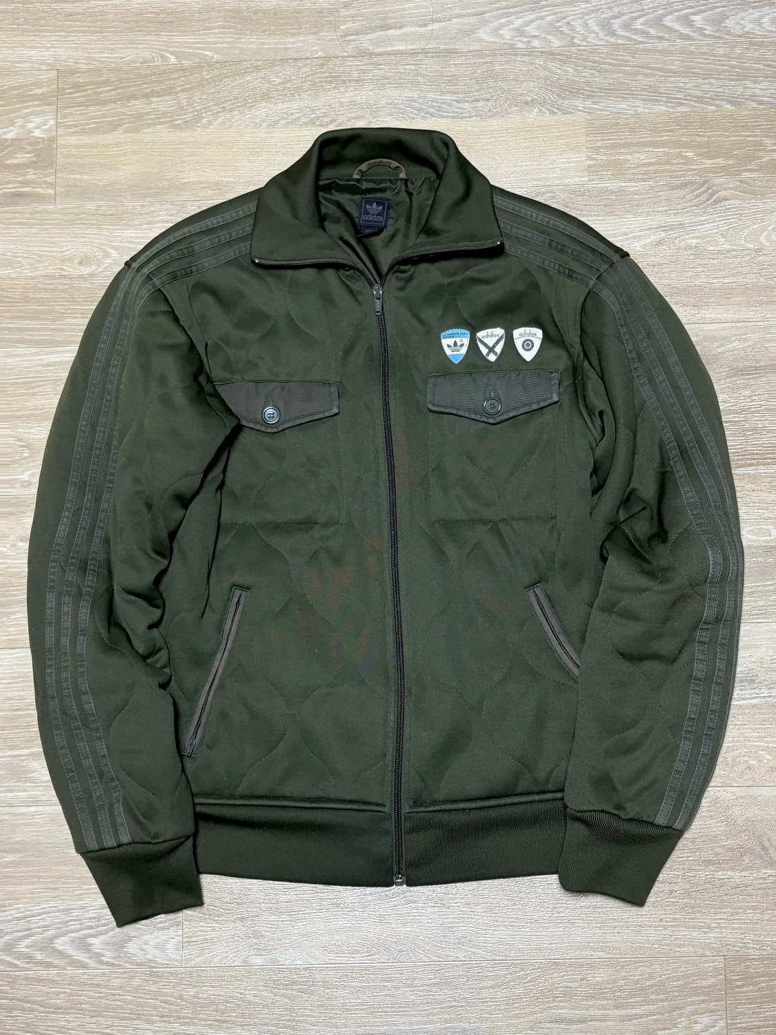 아디다스 카키 퀄팅 자켓 상품이미지1