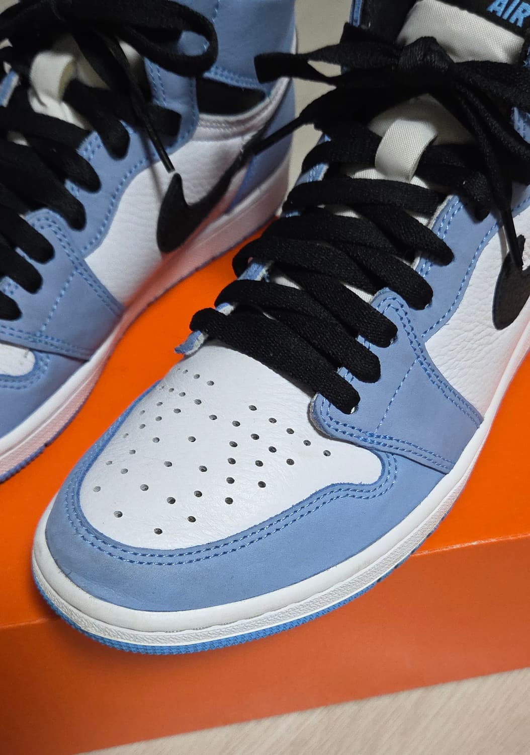 나이키 조던1 하이 레트로 유니버시티 블루 상품이미지10