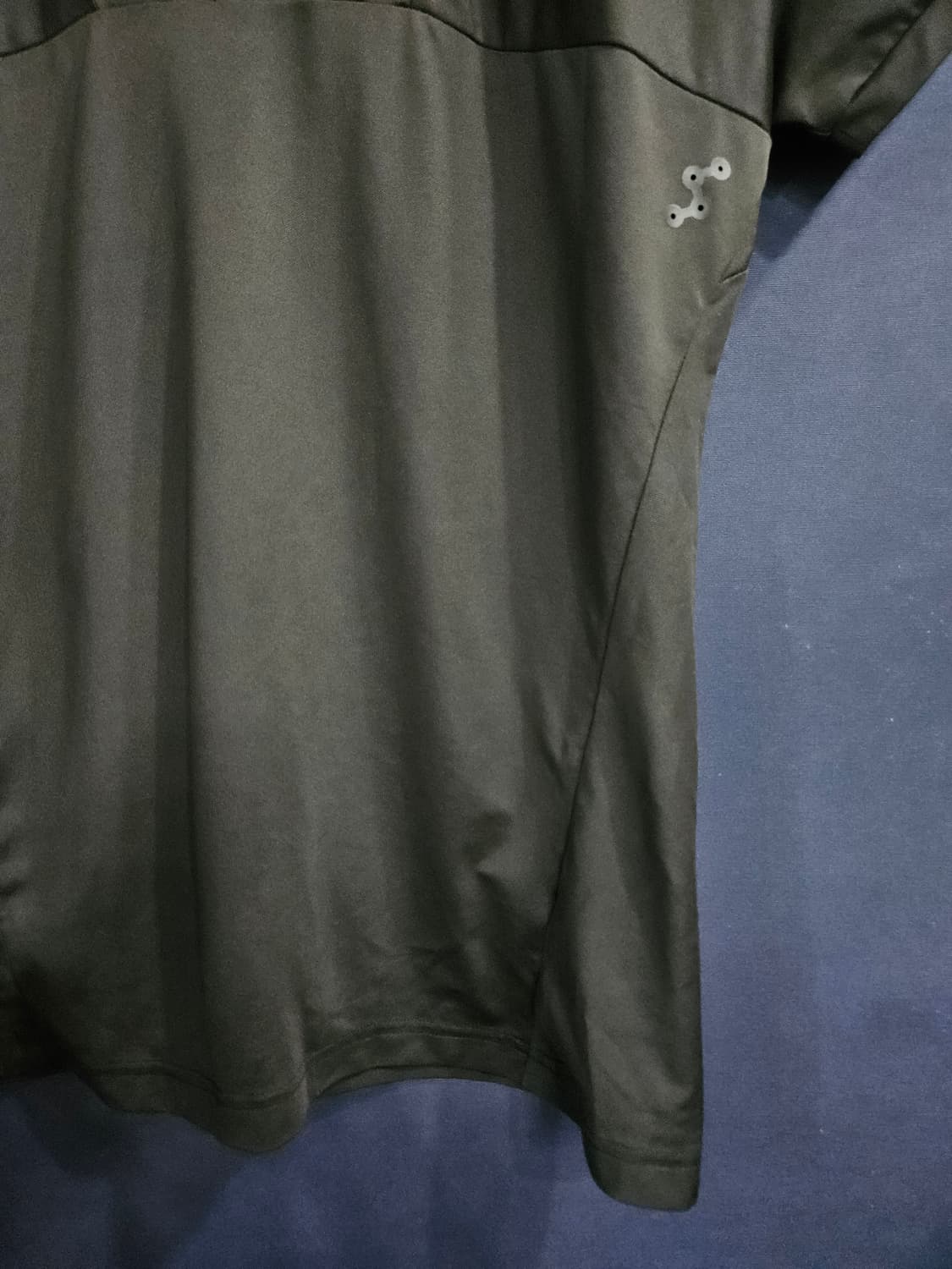 데상트 블랙차콜 남성 슬림핏 100 골프 반집업 카라반팔티  상품이미지5