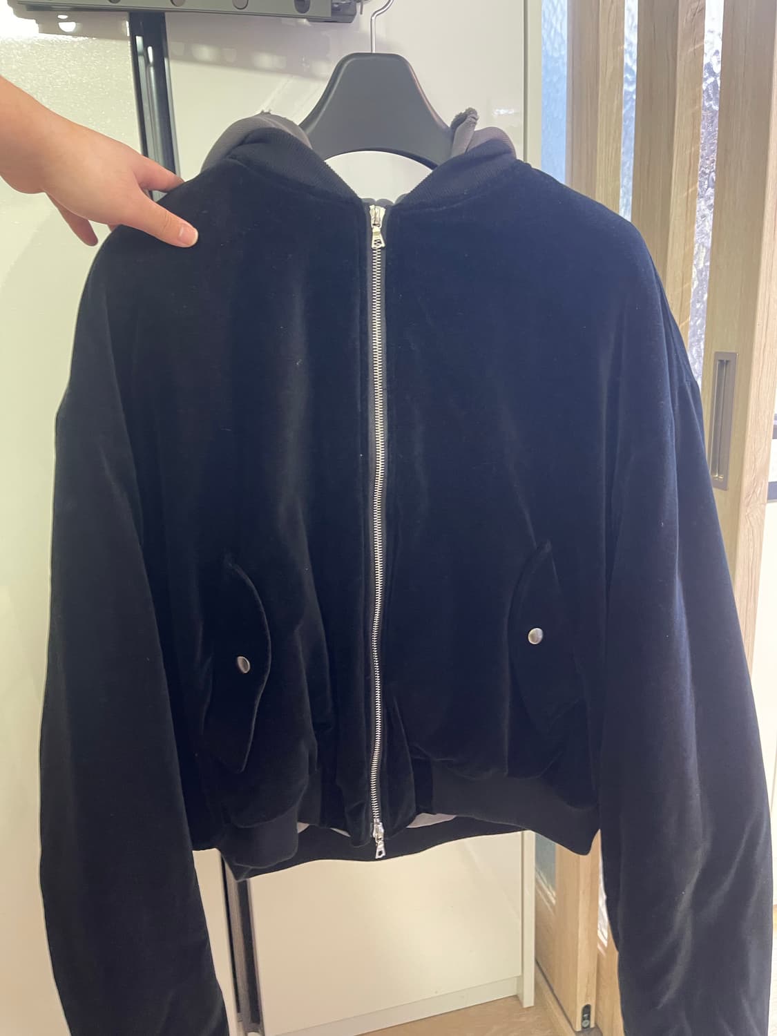 직거가격 이번주만팖) 에모스탠스클럽 벨벳봄버 상품이미지3