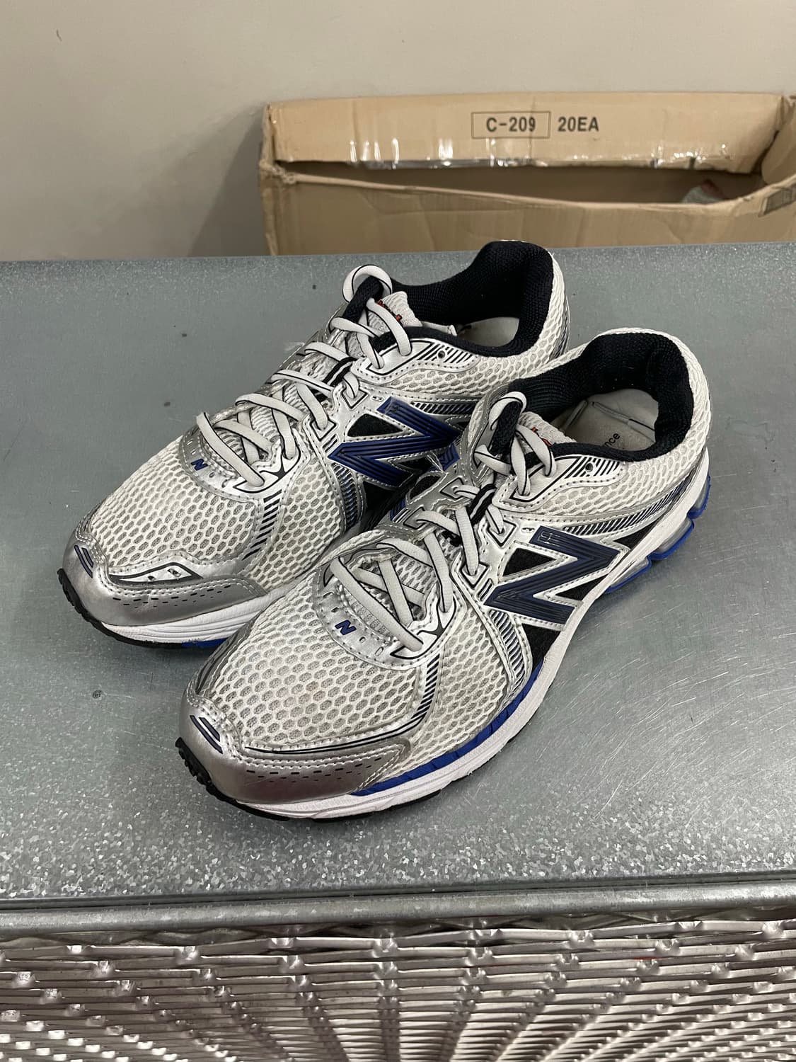 뉴발란스 860v2 메탈릭 실버 285 상품이미지2