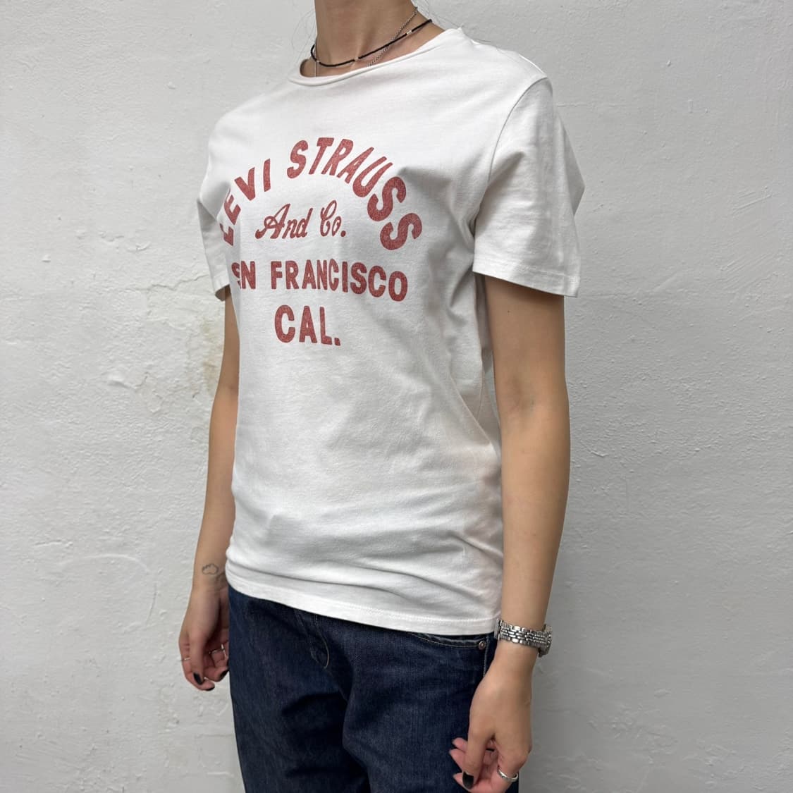 리바이스(Levi's) 화이트 스펠아웃 빈티지 프린트 코튼 크루넥 반팔 상품이미지1