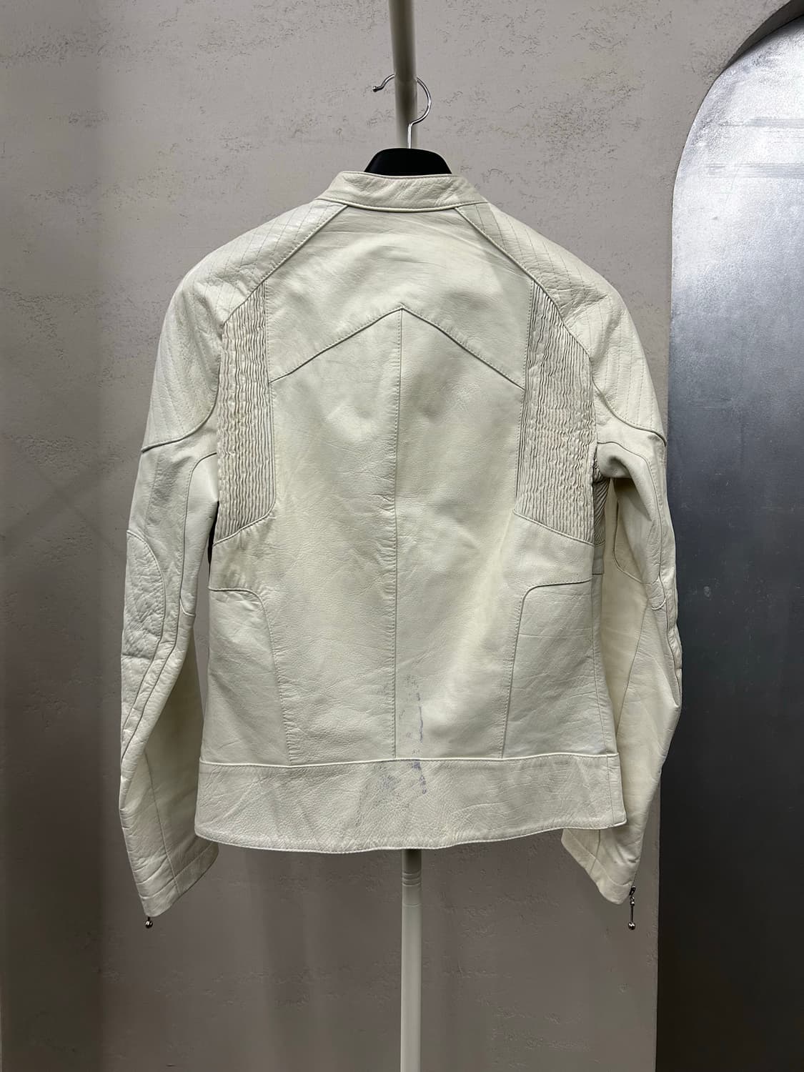 ARMANI EXCHANGE 화이트 레더 자켓 상품이미지3