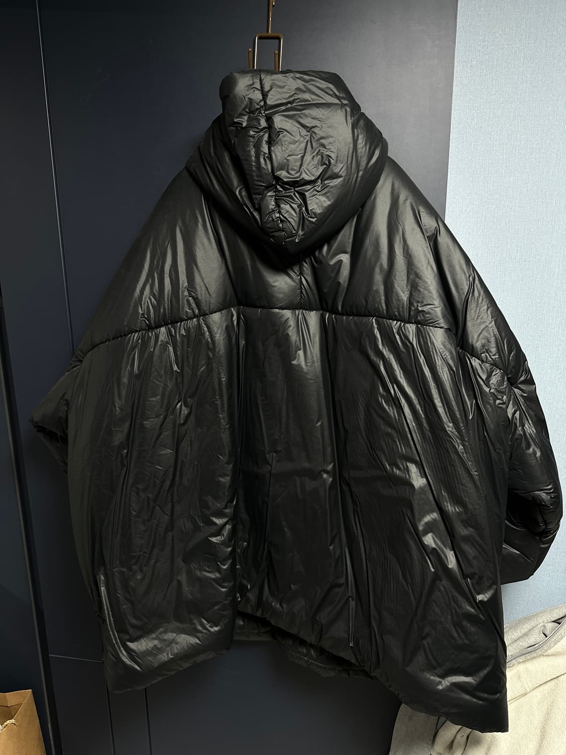 [S] 이지 갭 엔지니어드 바이 발렌시아가 티컷 퍼퍼 파카 블랙 상품이미지3