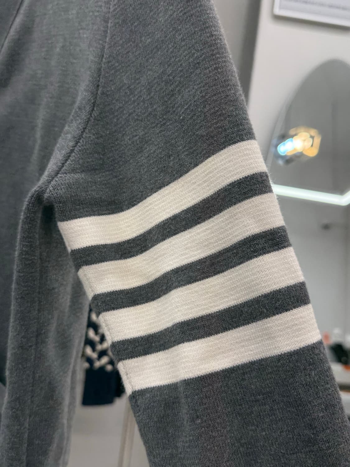 [2] 톰브라운 사선완장 밀라노스티치 가디건 상품이미지3