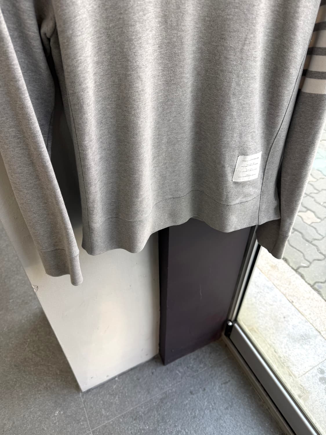 95~97/ 톰브라운 사선완장 그레이 맨투맨 상품이미지5