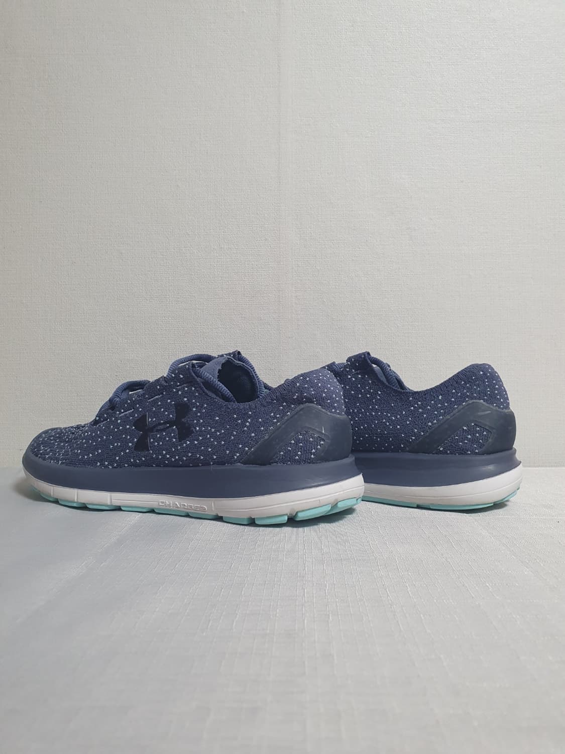 택포 235mm 언더아머 러닝화 UA 차지드 인디고 펄 운동화 상품이미지6