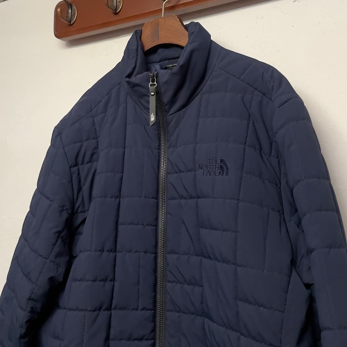 노스페이스 V-Motion 네이비 경량 패딩 자켓 상품이미지2
