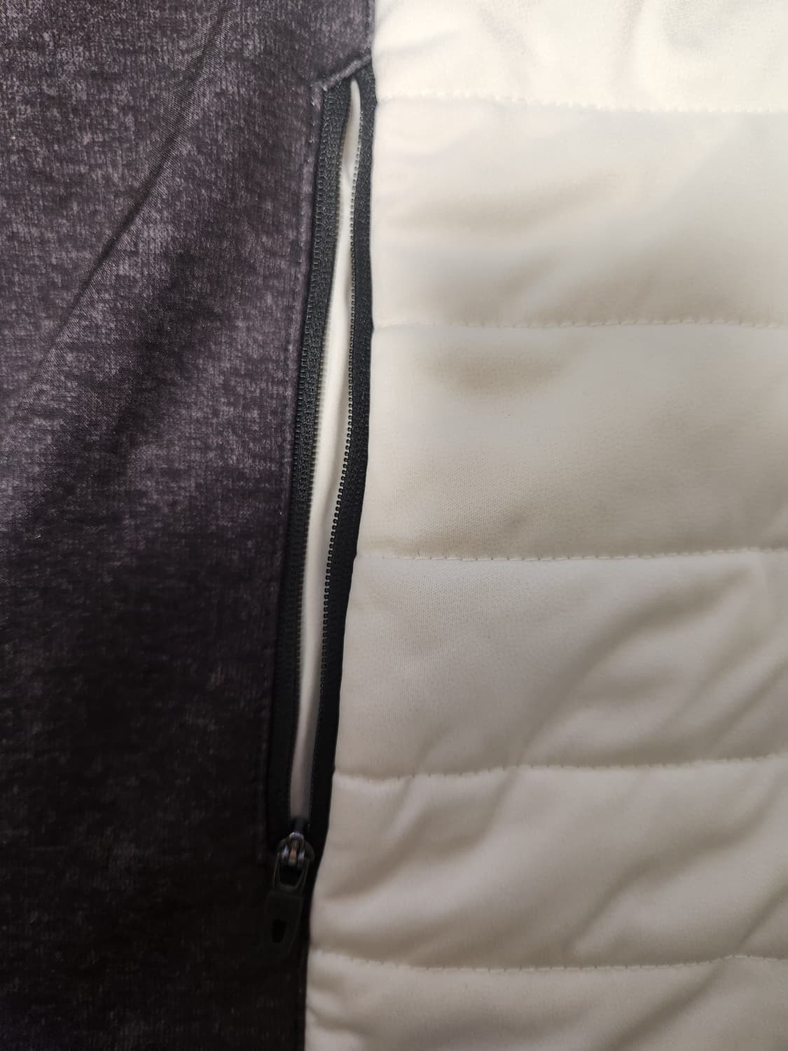 푸마 윈드브레이커 기모 자켓 사이즈L

오염 하자 없이 깨끗해요

겨울  상품이미지7