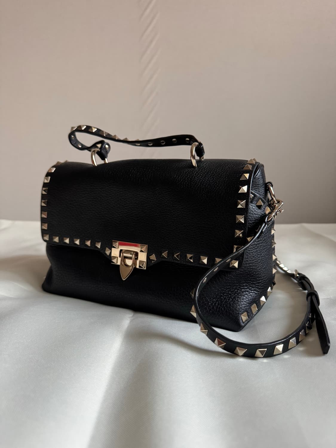 발렌티노 락스터드 투웨이 토트백 상품이미지1