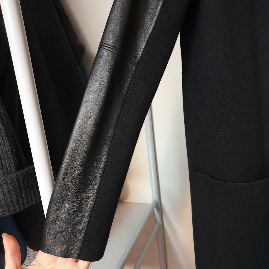 MAJE 마쥬 램스킨소매 오픈프론트 슬림 스트레이트핏 롱 코트 상품이미지6