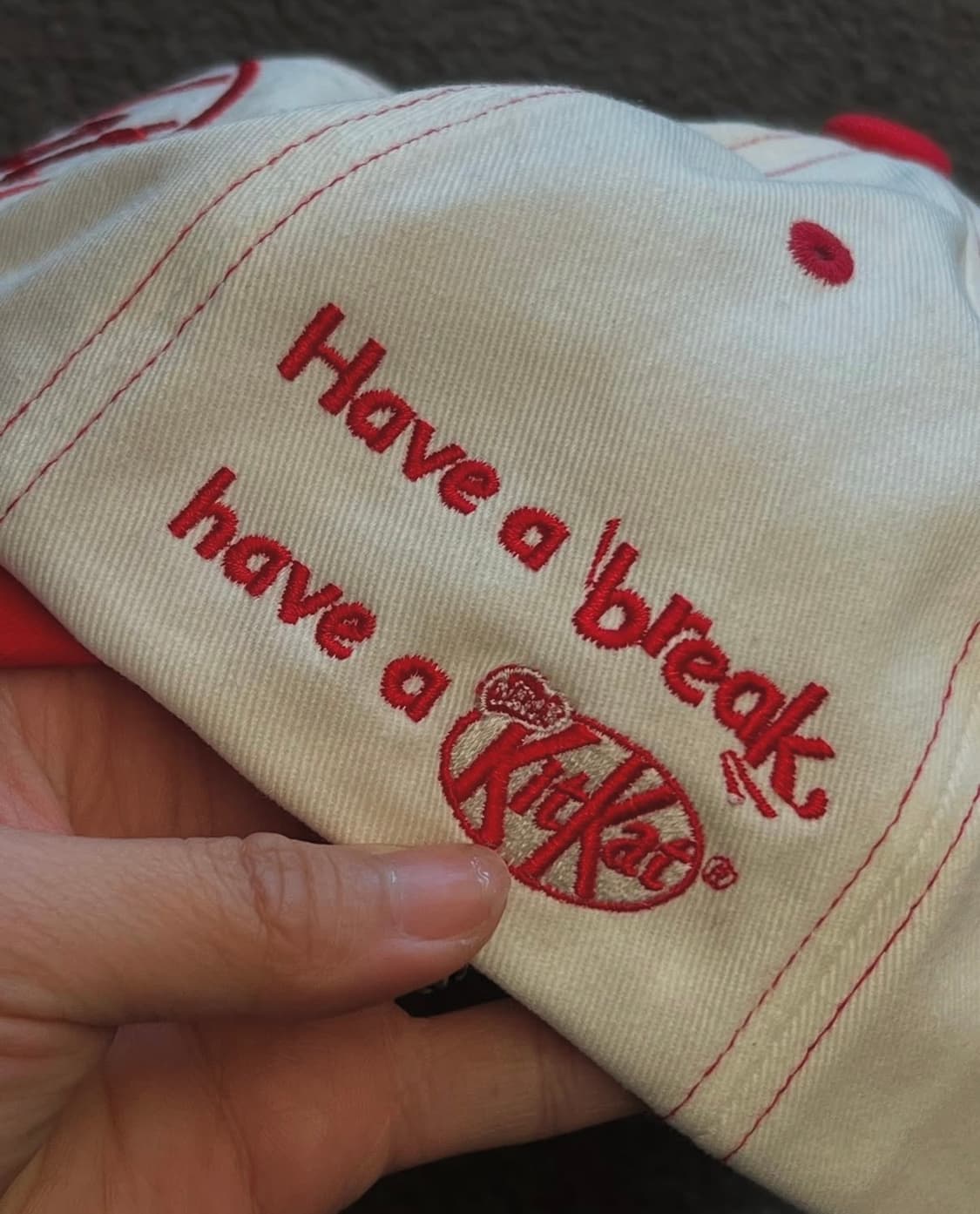 에이카화이트 X 킷캣 볼캡 상품이미지2