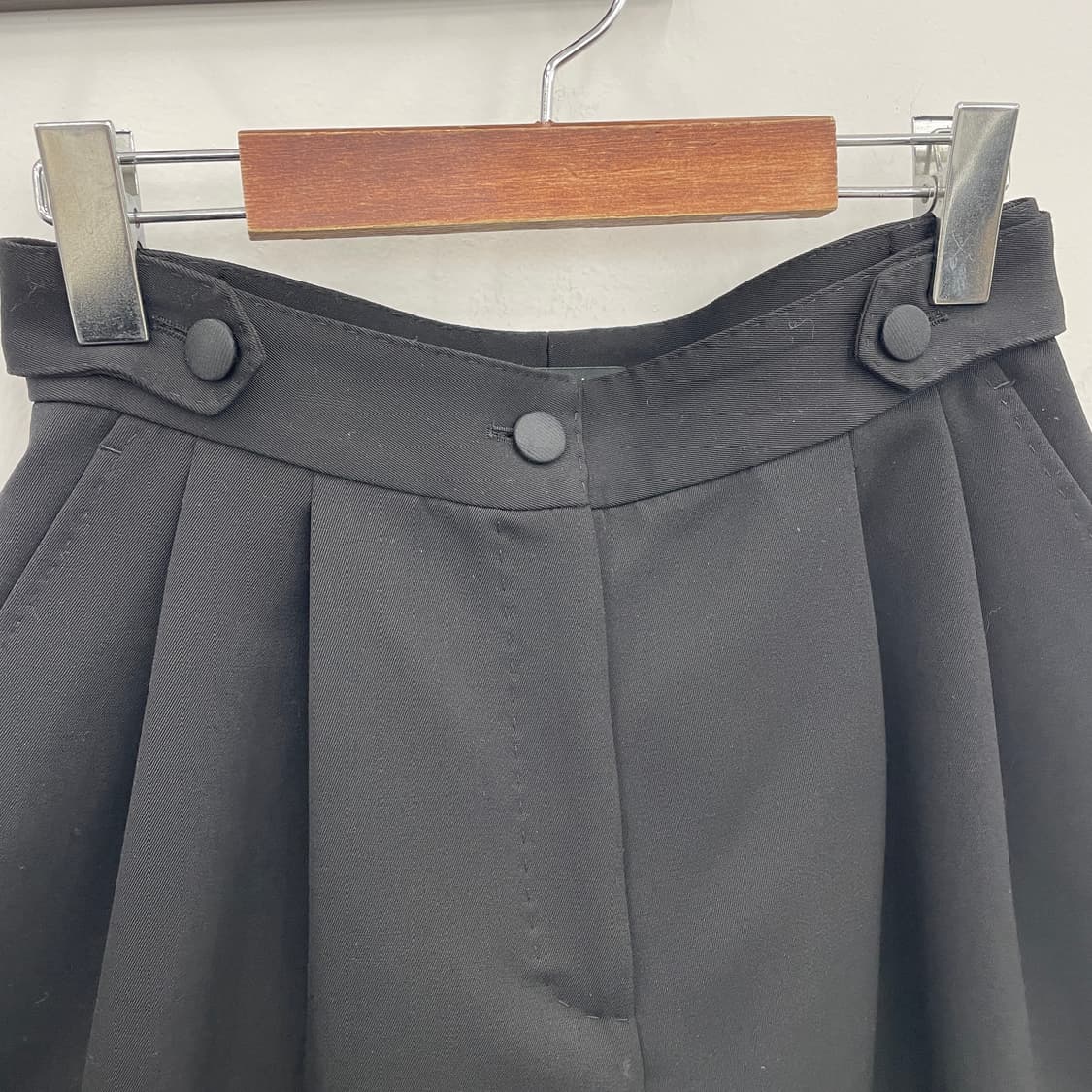 돌체앤가바나 검정색 플리츠 반바지 상품이미지5