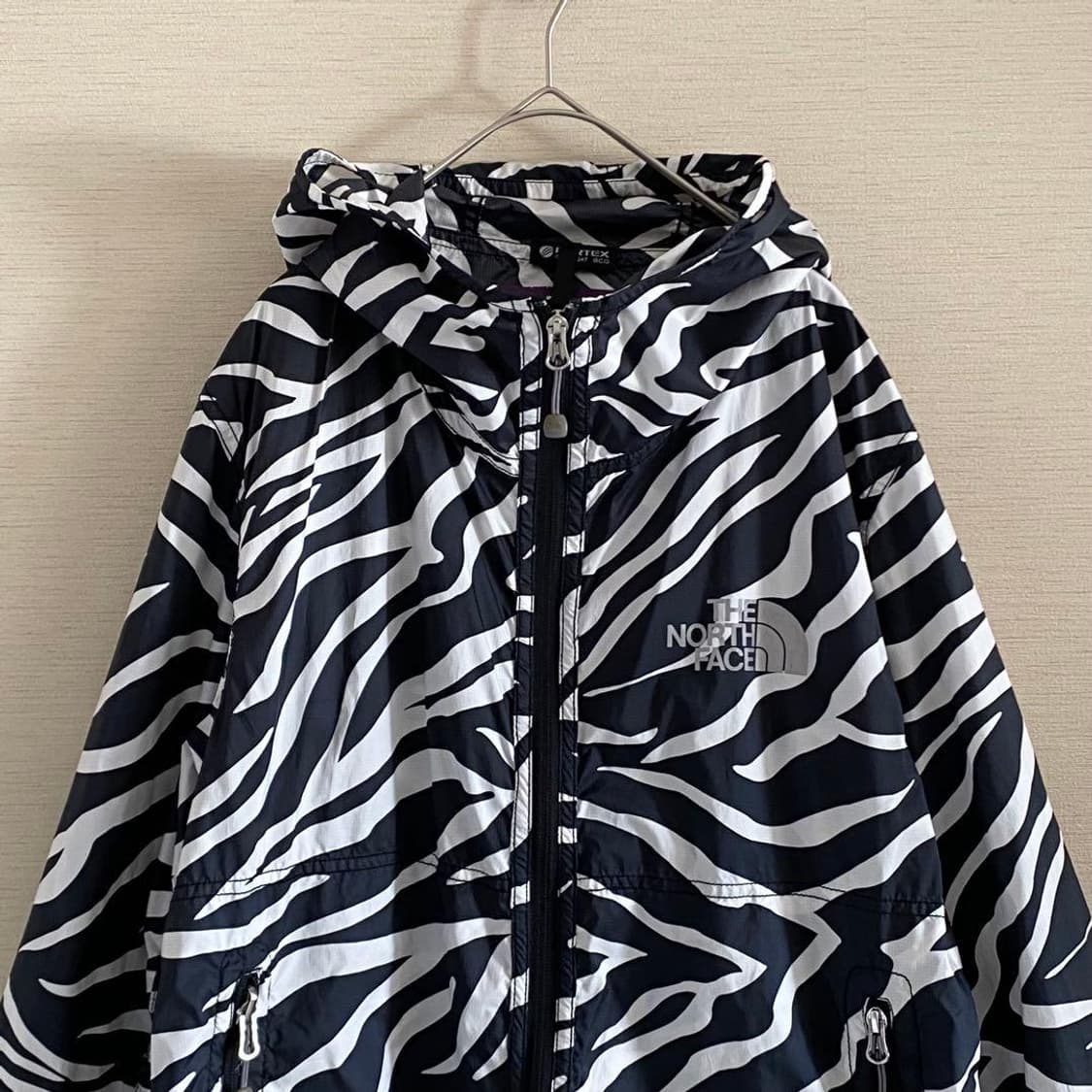 노스페이스 퍼플라벨 퍼텍스 지브라 프린트 마운틴 윈드 파카 상품이미지3