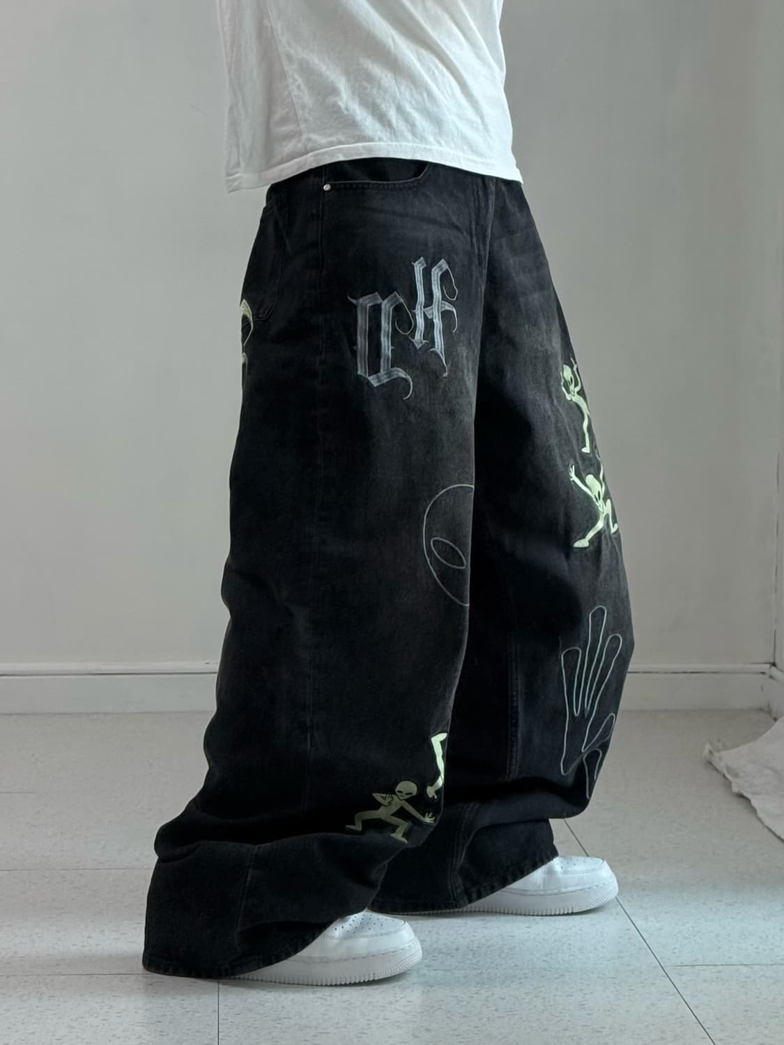 후드후드 에일리언 자수 데님팬츠 상품이미지2