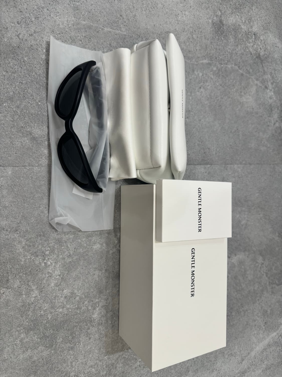 젠틀몬스터 JUICY 01 블랙 선글라스 상품이미지3