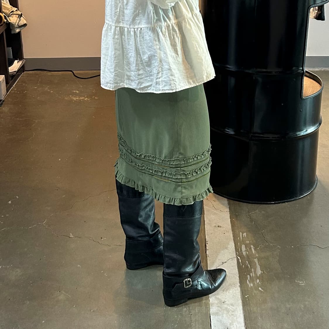 프릴디테일 미디 스커트 상품이미지1