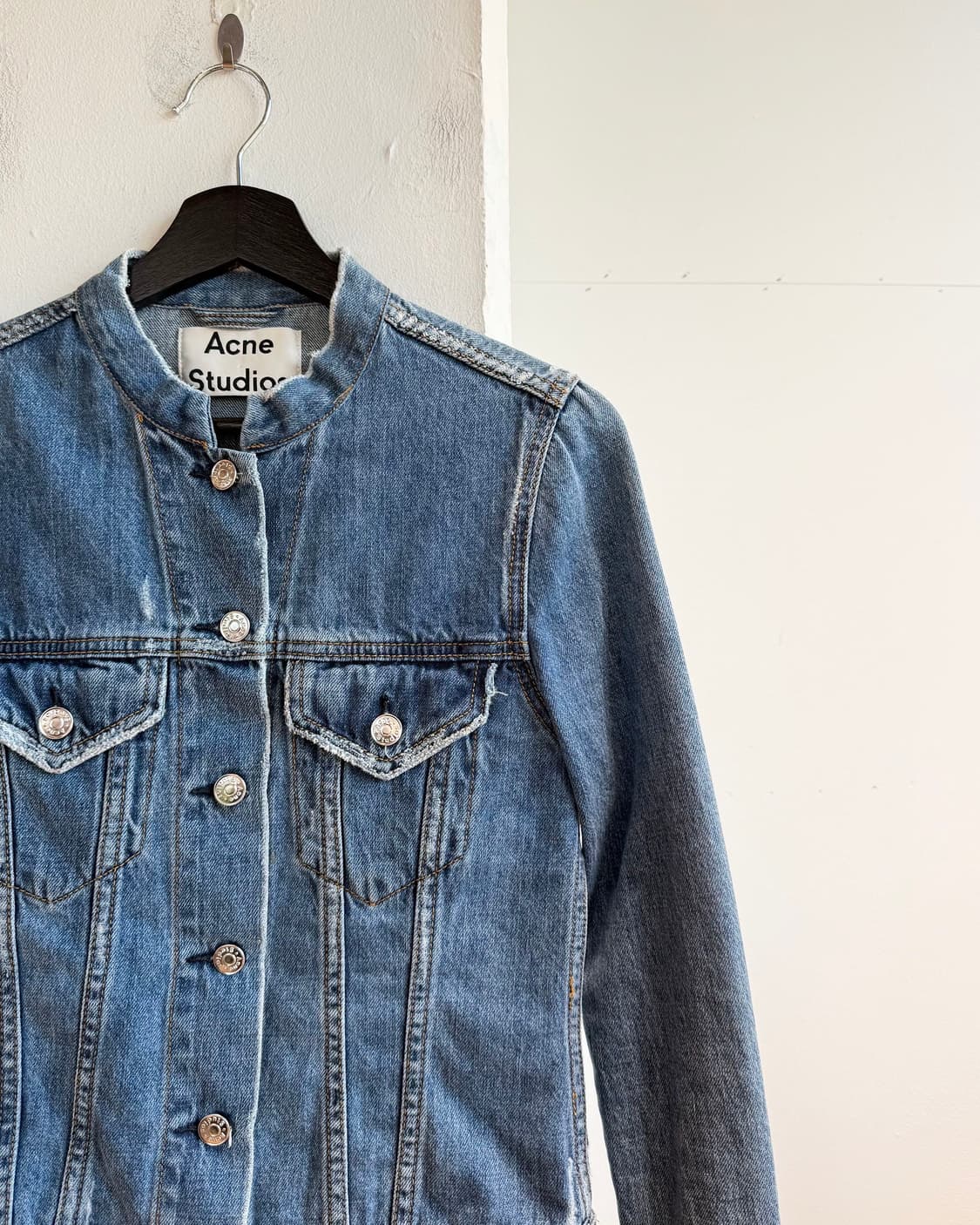 아크네 스튜디오 데님 데스트로이드 데님 자켓  상품이미지4