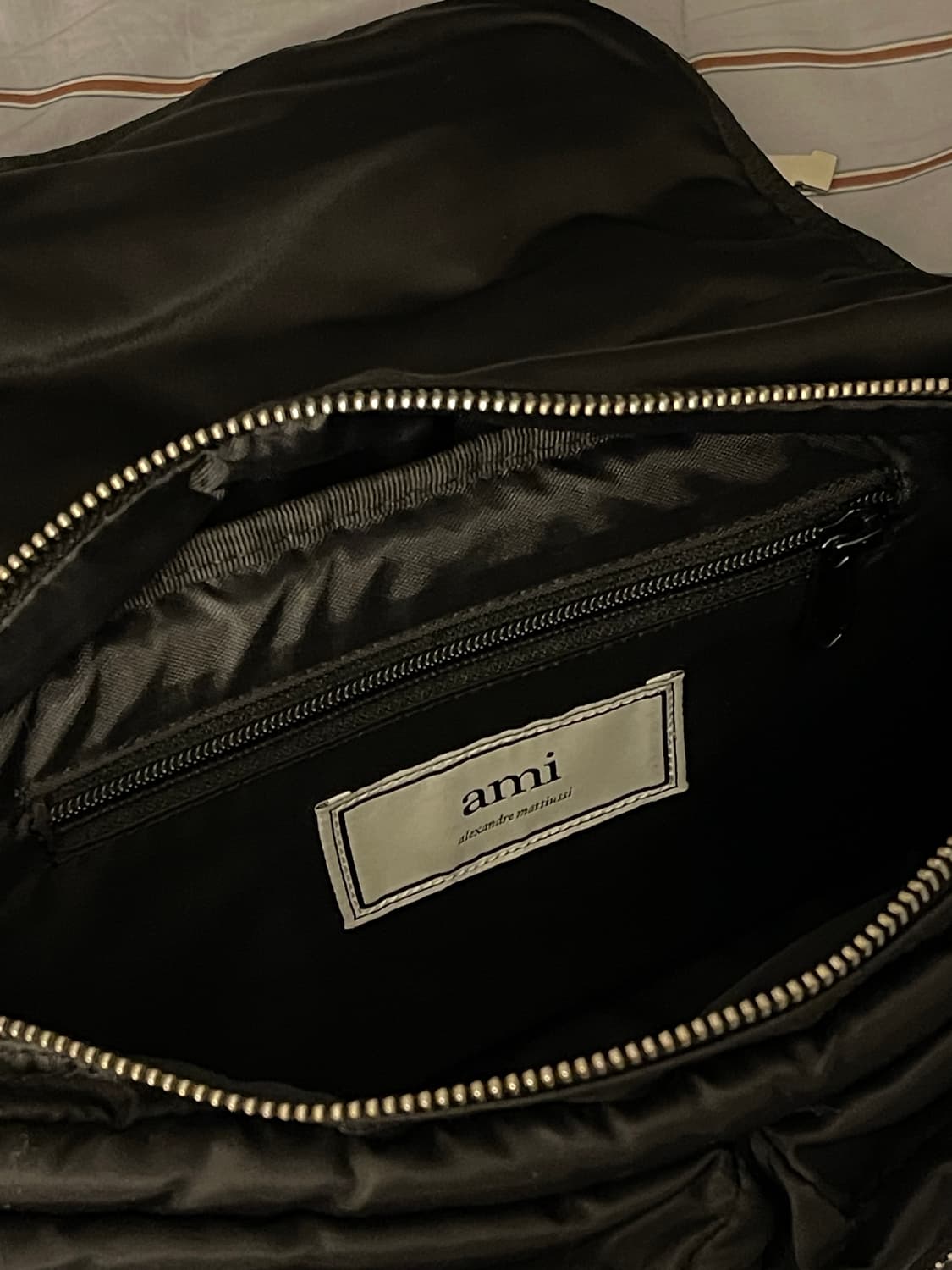 아미 파리 ami 스몰 메신저백 상품이미지3